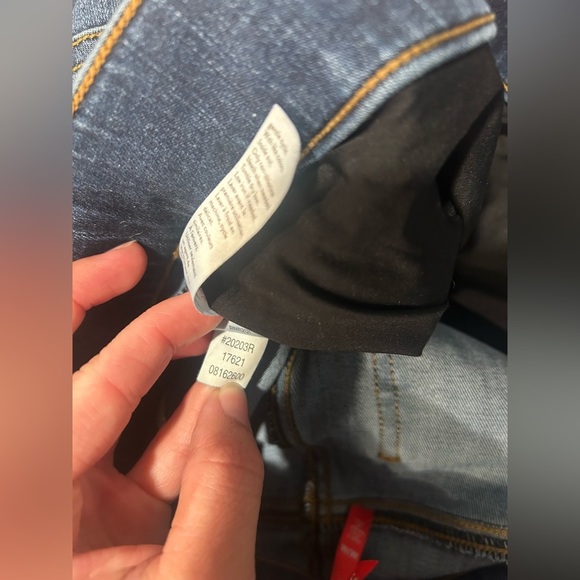 Spanx Pull On Skinny Jeans Women’s Medium Distressed Medium Wash Raw Hem - Picture 6 of 11